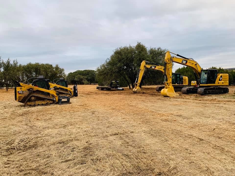 H&T's CAT equipment fleet staged on site